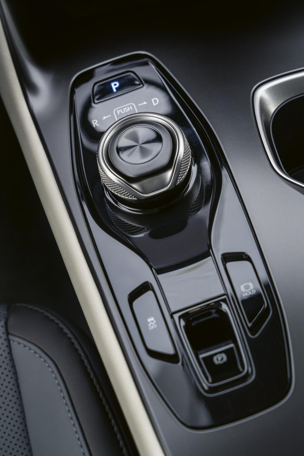 N&uacute;m xoay chuyển số của Lexus RZ 450e 2023
