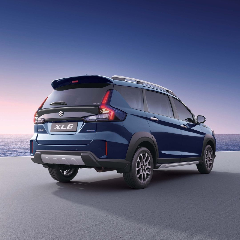 Suzuki XL6 2022 nh&igrave;n từ đằng sau