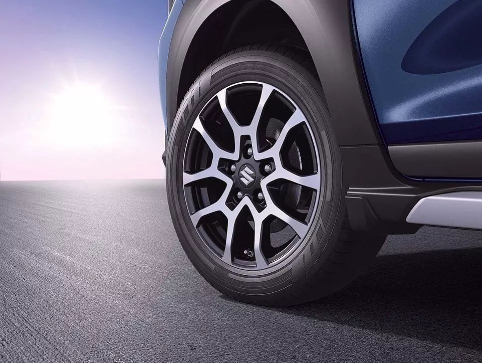 V&agrave;nh hợp kim 16 inch mới của Suzuki XL6 2022