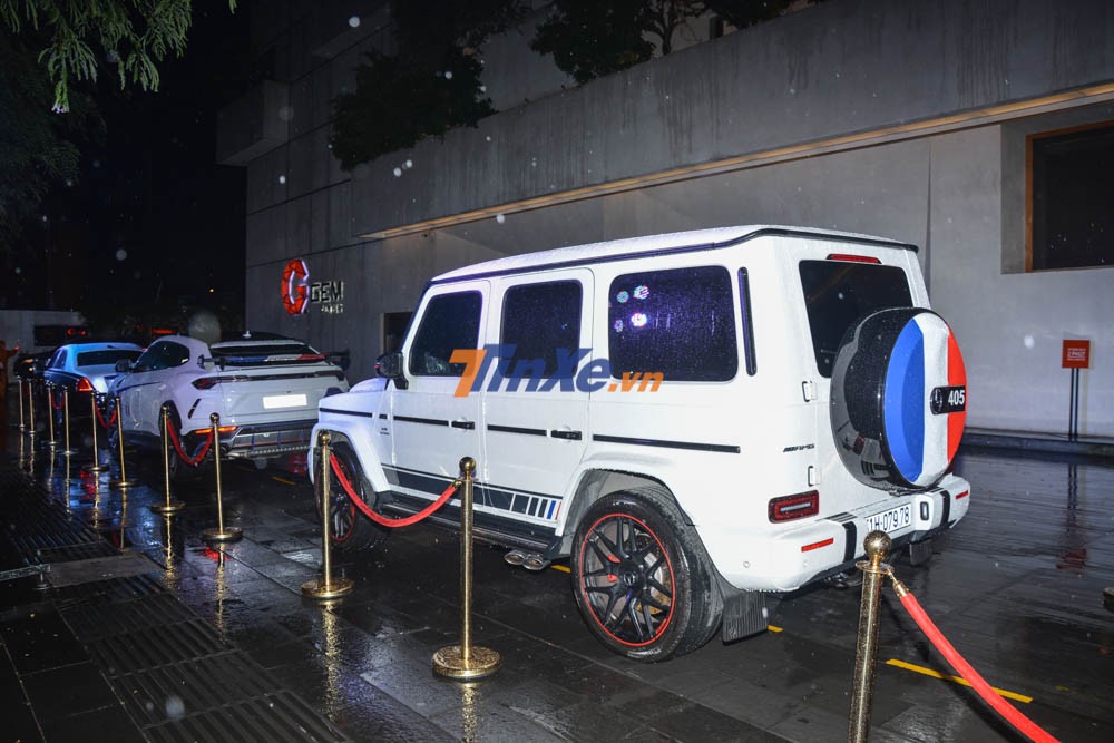 Hiện tại số xe Mercedes-AMG G63 ở Việt Nam tr&ecirc;n 160 xe nhưng nếu Urus ch&iacute;nh h&atilde;ng c&oacute; thể giao xe cho kh&aacute;ch chỉ từ 13,1 tỷ đồng, kh&ocirc;ng qu&aacute; kh&oacute; hiểu Lamborghini Urus sẽ chạy đầy đường ở dải đất h&igrave;nh chữ S