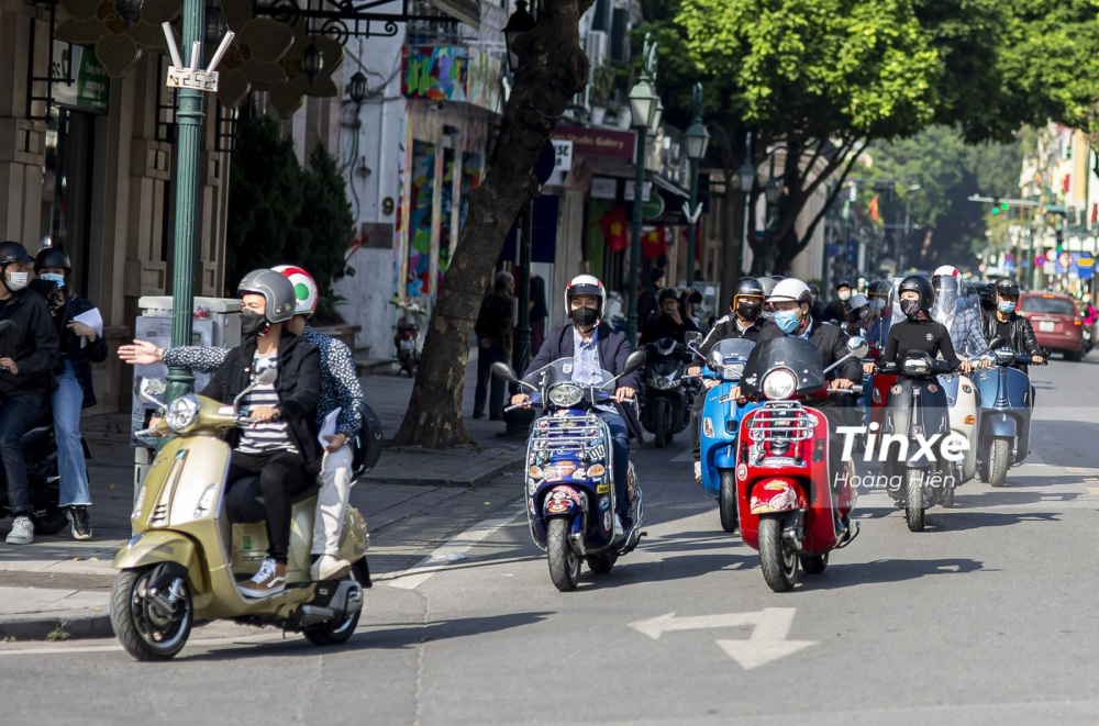 Vespa Day lần đầu ti&ecirc;n được tổ chức tại Việt Nam.
