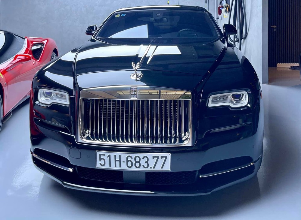 Cận cảnh chiếc xe Rolls-Royce Wraith Series II của Cường Đô-la