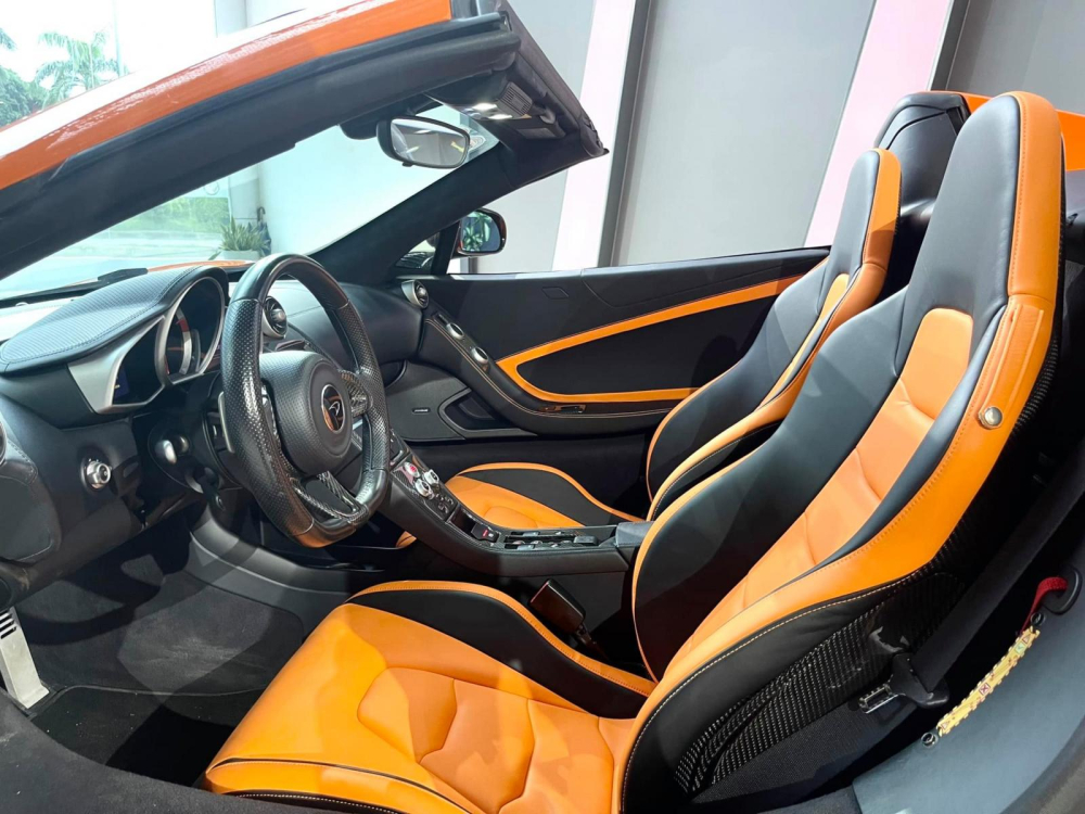Nội thất xe McLaren 650S Spider độ Liberty Walk