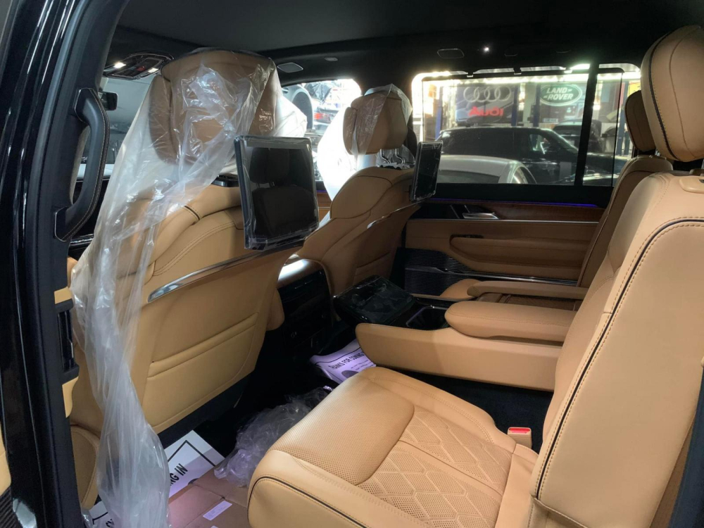 Xe thuộc bản cao cấp nhất là Jeep Grand Wagoneer Series III