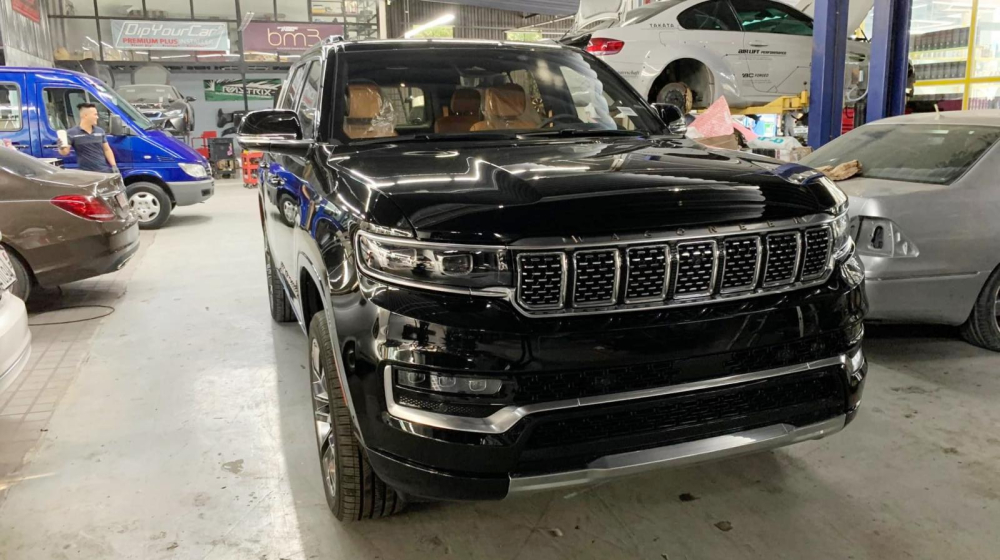 Thiết kế phần đầu xe Jeep Grand Wagoneer 2022