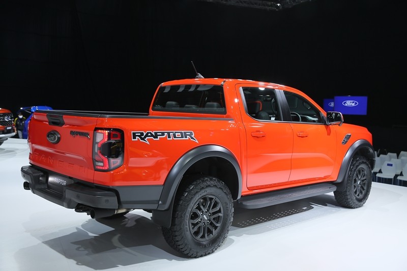 K&iacute;ch thước tổng thể (D x R x C) của Ford Ranger Raptor 2022 l&agrave; 5.360 x 2.028 x 1.926 mm đi c&ugrave;ng chiều d&agrave;i cơ sở đạt 3.270 mm.