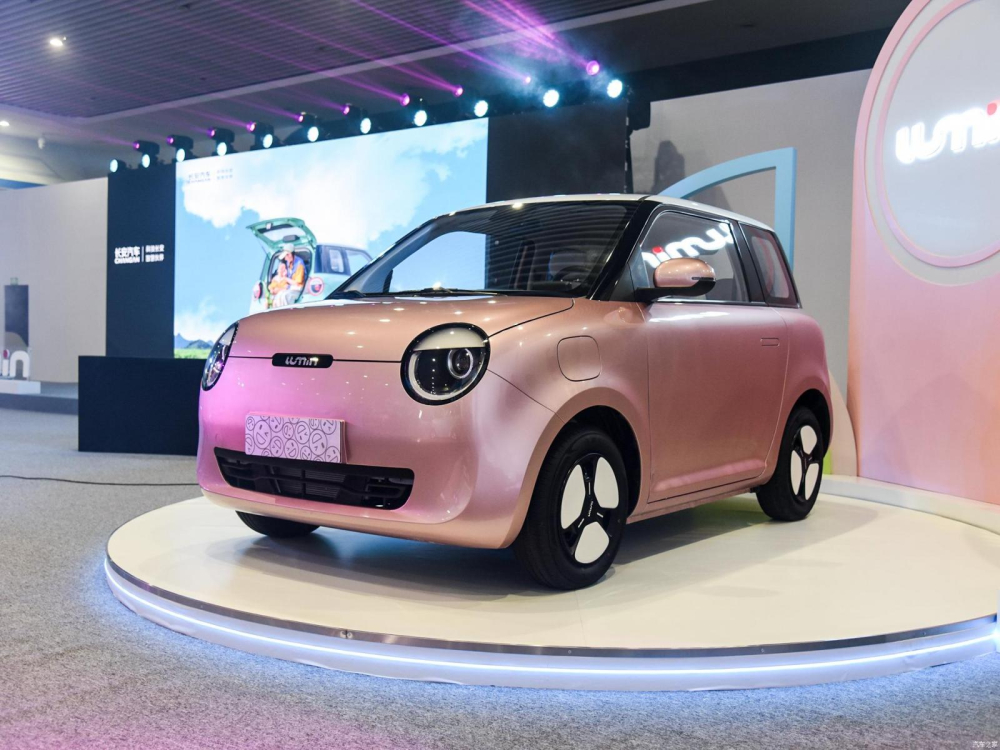 Changan Lumin m&agrave;u hồng