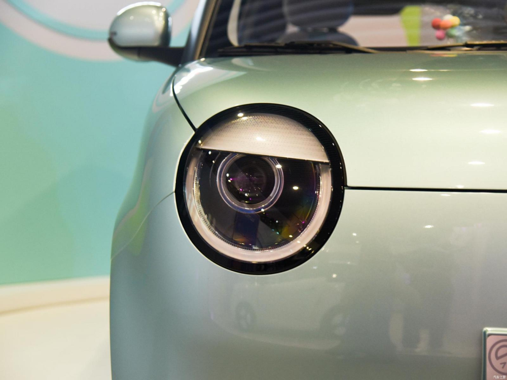 Đ&egrave;n pha của Changan Lumin