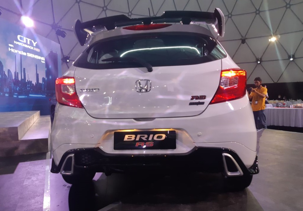 Honda Brio RS Urbanite Edition 2022 c&oacute; logo mới tr&ecirc;n cửa cốp sau