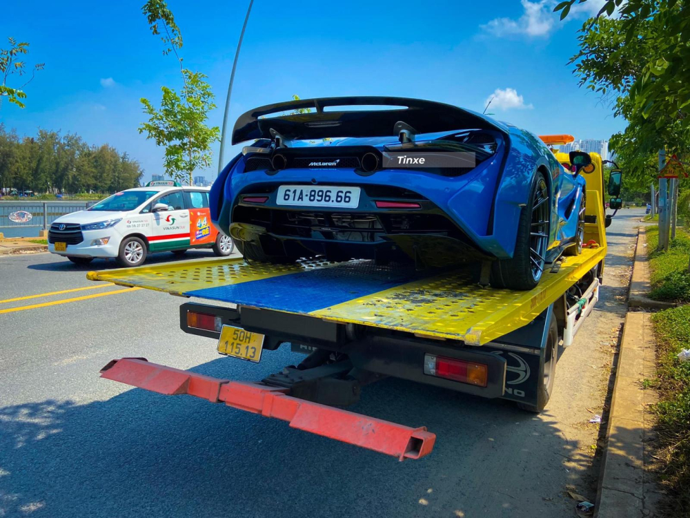 Màu sắc được tay chơi xe 9X này lựa chọn là xanh dương
