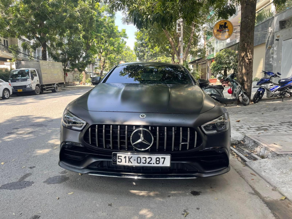 Mercedes-AMG GT 53 thuộc sở hữu của Phương Trinh Jolie và chồng mới cưới