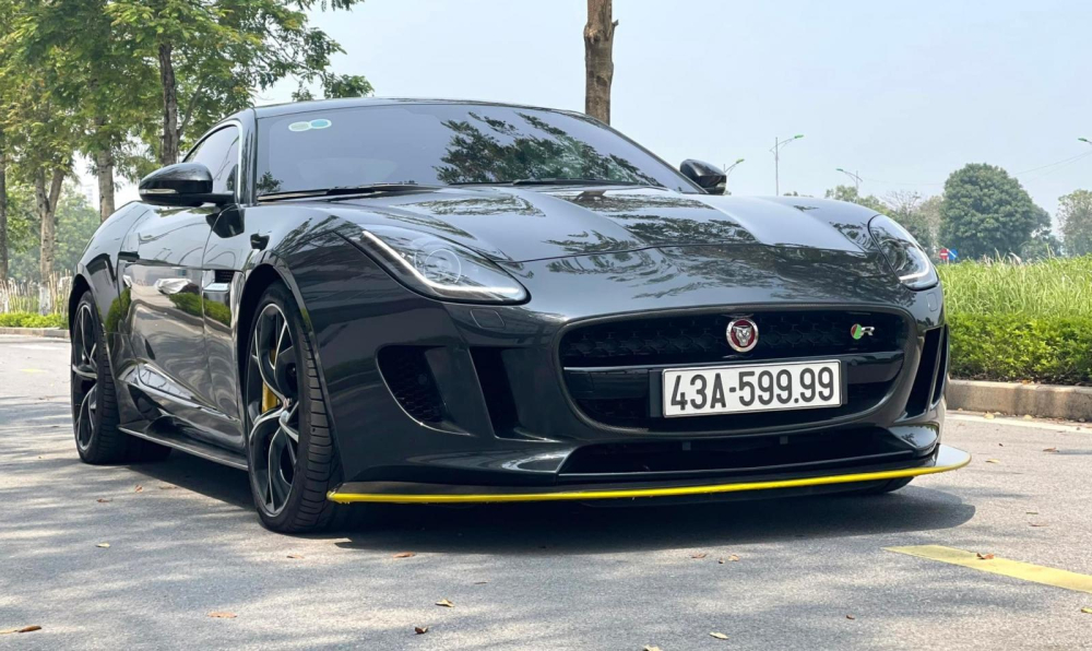Gi&aacute; b&aacute;n chiếc xe Jaguar F-Type R Coupe l&uacute;c mới về nước tr&ecirc;n 8 tỷ đồng