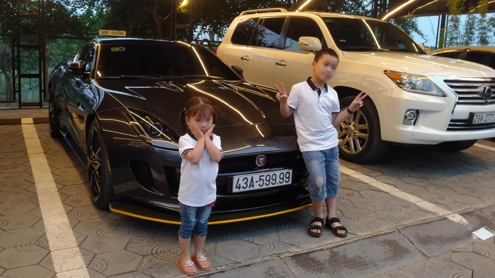 Đại gia bu&ocirc;n lợn Hải Dương tậu h&agrave;ng hiếm Jaguar F-Type R biển tứ qu&yacute; 9, l&yacute; do khiến nhiều người đồng t&igrave;nh