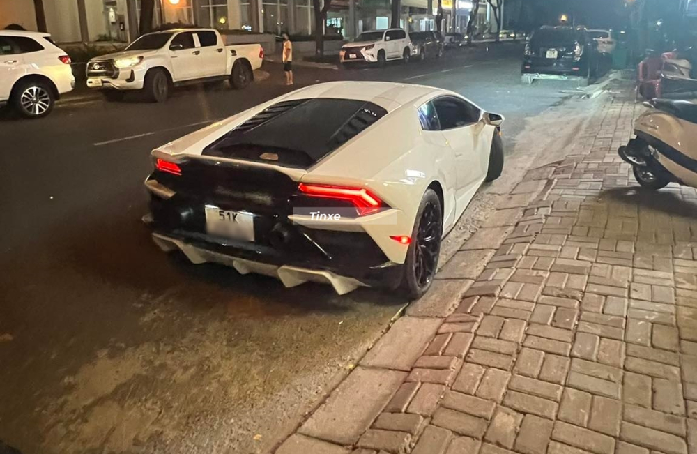 Khuếch tán gió sau của siêu xe Lamborghini Huracan EVO RWD Khuếch tán gió sau của siêu xe Lamborghini Huracan EVO RWD