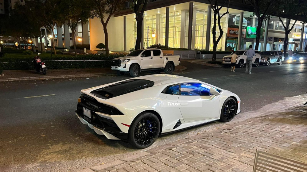 Đây cũng là chiếc xe Lamborghini Huracan EVO RWD duy nhất tại Việt Nam Đây cũng là chiếc xe Lamborghini Huracan EVO RWD duy nhất tại Việt Nam