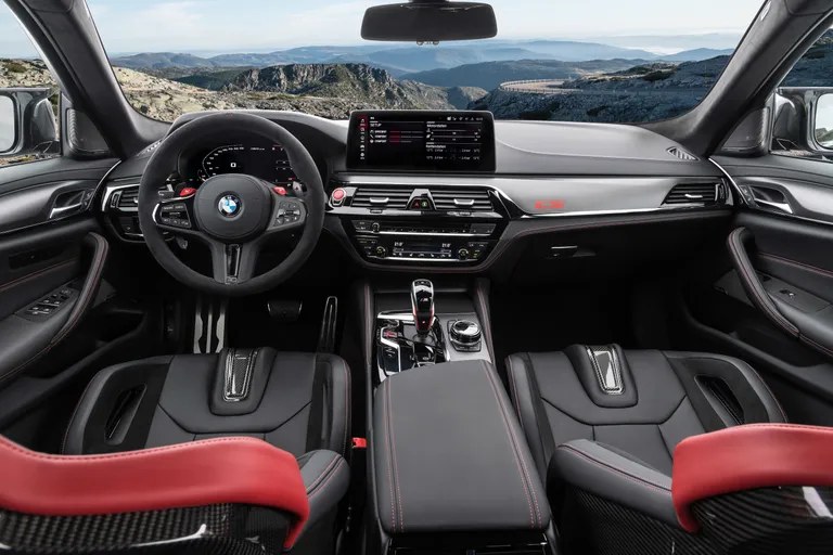 Toàn cảnh khoang lái xe BMW M5 Competition Sport 2022