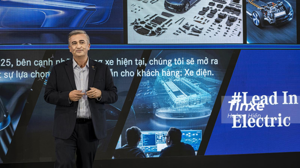 &Ocirc;ng Bradley Kelly - Tổng gi&aacute;m đốc Mercedes-Benz Vietnam - chia sẻ về kế hoạch đưa Mercedes-EQS về Việt Nam v&agrave;o cuối năm 2022.