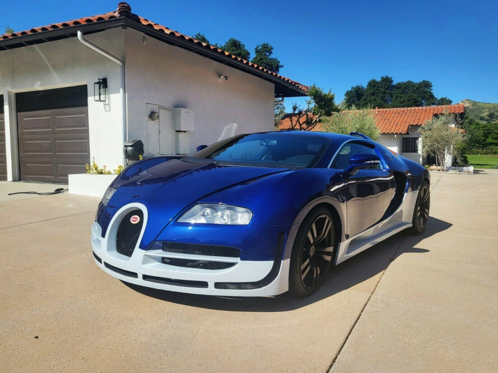 Ph&iacute;a trước của chiếc Bugatti Veyron nh&aacute;i bằng Pontiac GTO 2004