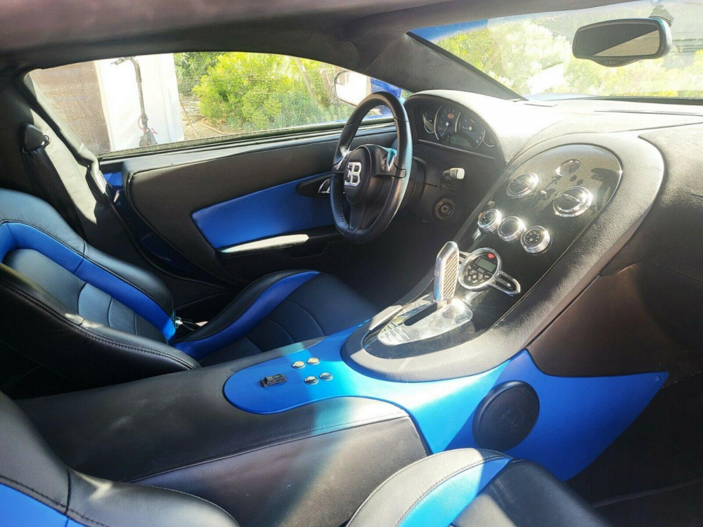 Nội thất của chiếc Bugatti Veyron nh&aacute;i bằng Pontiac GTO 2004