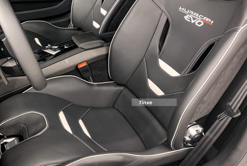 Nội thất siêu xe Lamborghini Huracan EVO RWD Nội thất siêu xe Lamborghini Huracan EVO RWD