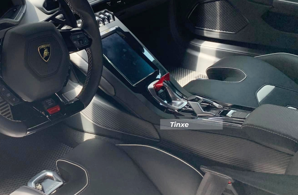 Lamborghini Huracan EVO RWD có màn hình giải trí 8,4 inch Lamborghini Huracan EVO RWD có màn hình giải trí 8,4 inch