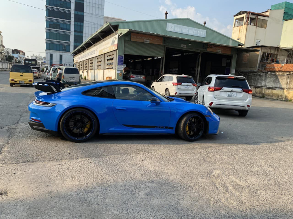 Porsche 911 GT3 thế hệ mới của Cường Porsche 911 GT3 thế hệ mới của Cường Đô-la đang là chiếc xe thể thao đáng thèm khát nhất đối với không ít đại gia Việt