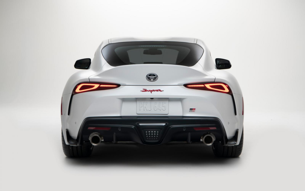 Toyota GR Supra A91-MT Edition 2023 có logo Supra màu đỏ phía sau Toyota GR Supra A91-MT Edition 2023 có logo Supra màu đỏ phía sau