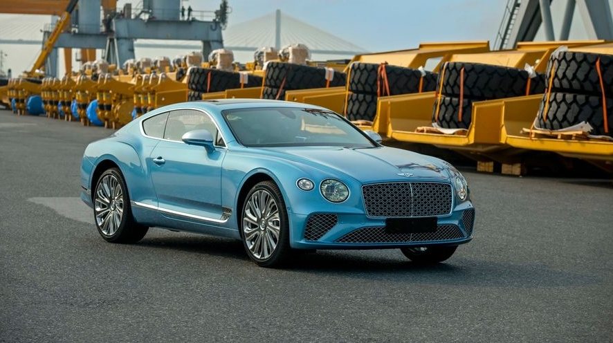Hình ảnh xe Bentley Continental GT V8 Mulliner lúc cập cảng Hải Phòng Hình ảnh xe Bentley Continental GT V8 Mulliner lúc cập cảng Hải Phòng