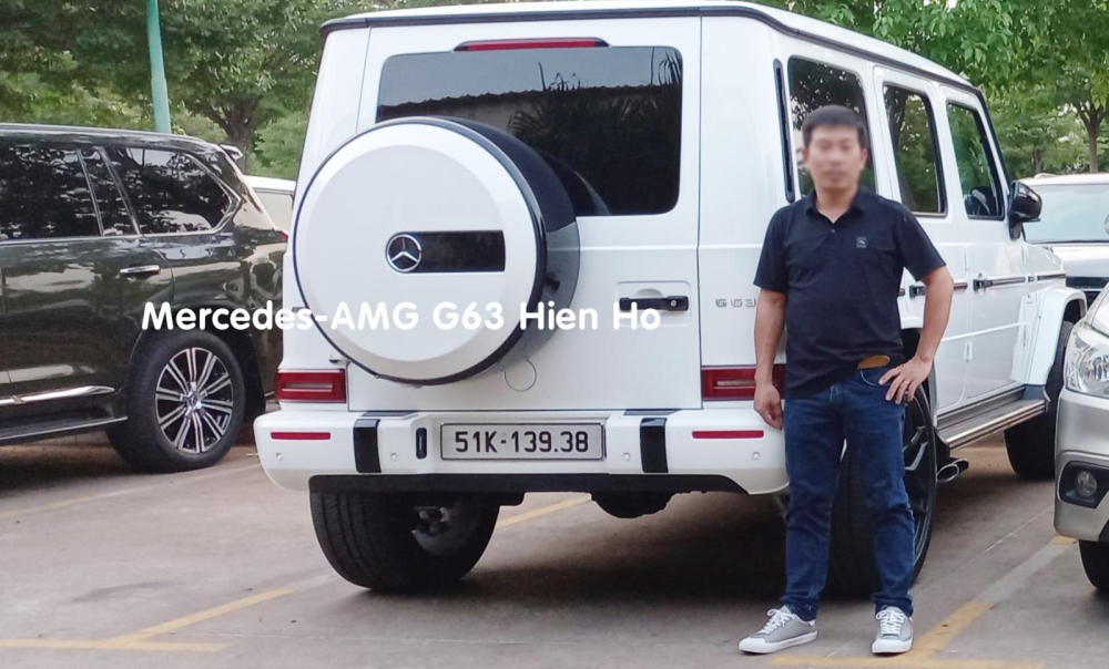 Hình ảnh một cư dân mạng chia sẻ chụp ảnh cùng chiếc Mercedes-AMG G63 màu trắng của Hiền Hồ vào ngày 27 tháng 4 Hình ảnh một cư dân mạng chia sẻ chụp ảnh cùng chiếc Mercedes-AMG G63 màu trắng của Hiền Hồ vào ngày 27 tháng 4