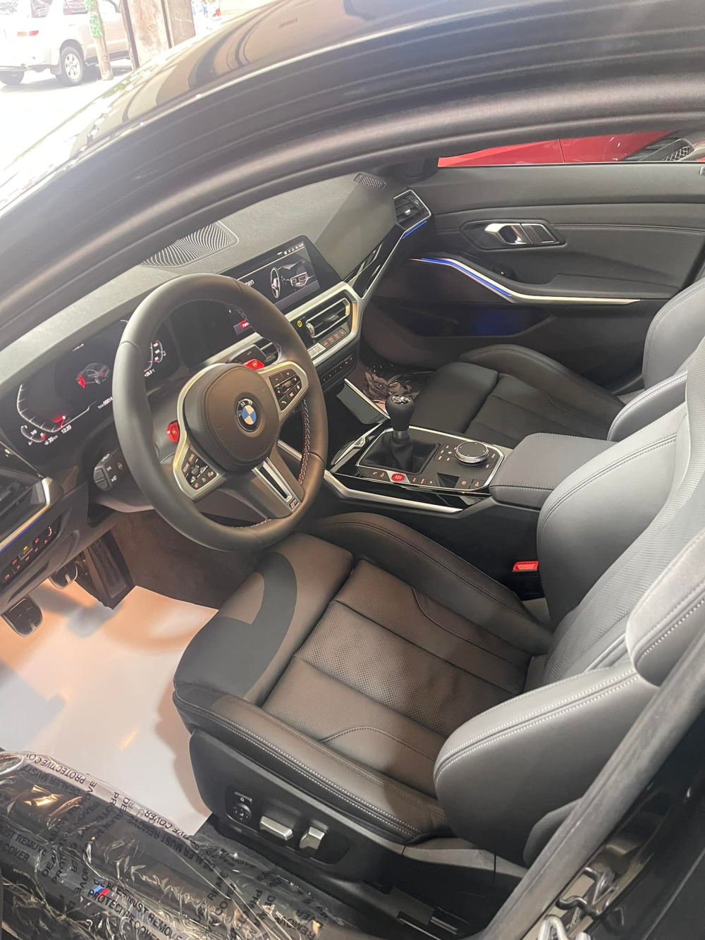 Nội thất chiếc xe BMW M3 G80 đầu tiên về nước Nội thất chiếc xe BMW M3 G80 đầu tiên về nước