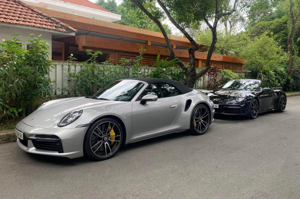 1 cặp xe thể thao Porsche 911 Turbo thế hệ 992 được phân phối chính hãng 1 cặp xe thể thao Porsche 911 Turbo thế hệ 992 được phân phối chính hãng