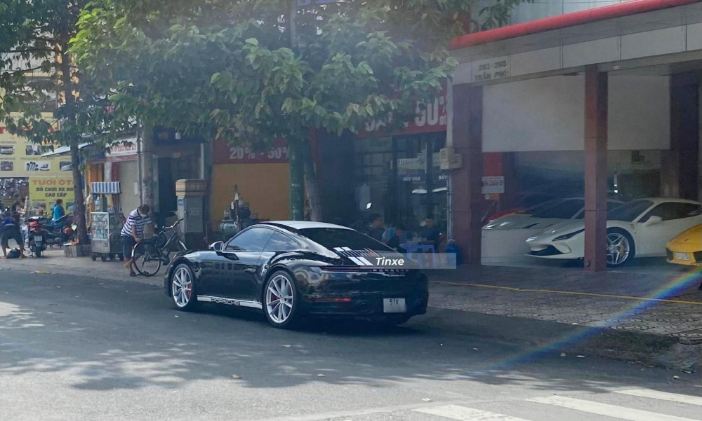 V&agrave; xe Porsche 911 Carrera 4S của Đặng L&ecirc; Nguy&ecirc;n Vũ kh&aacute;c biệt nhờ 2 chi tiết n&agrave;y