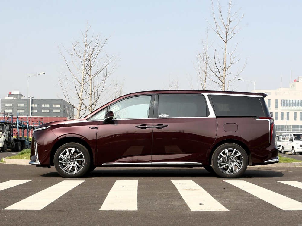 Ph&iacute;a b&ecirc;n của SAIC Maxus G90