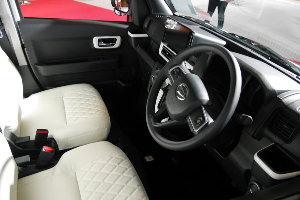 Ghế của Daihatsu Atrai Premium Ver bọc da màu trắng cao cấp Ghế của Daihatsu Atrai Premium Ver bọc da màu trắng cao cấp