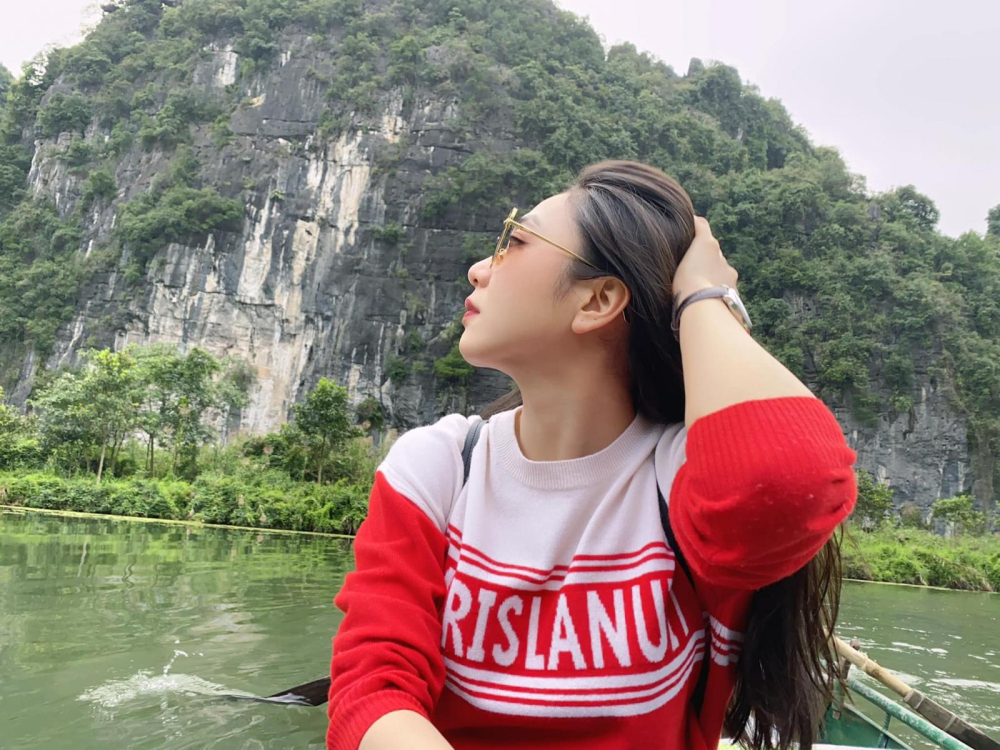 Nữ ca sĩ Hà Thanh Xuân trong 1 lần du lịch ở Ninh Bình Nữ ca sĩ Hà Thanh Xuân trong 1 lần du lịch ở Ninh Bình