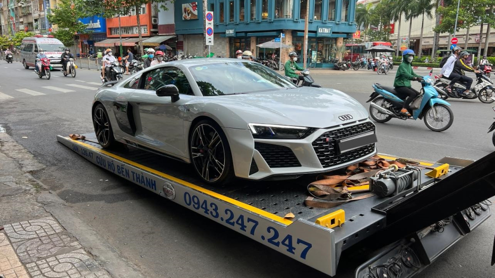 Chỉ sau chưa đầy 2 ngày có mặt tại showroom bán siêu xe ở quận 5, chiếc xe Audi R8 V10 Coupe 2021 độc nhất Việt Nam đã có chủ nhân mới Chỉ sau chưa đầy 2 ngày có mặt tại showroom bán siêu xe ở quận 5, chiếc xe Audi R8 V10 Coupe 2021 độc nhất Việt Nam đã có chủ nhân mới