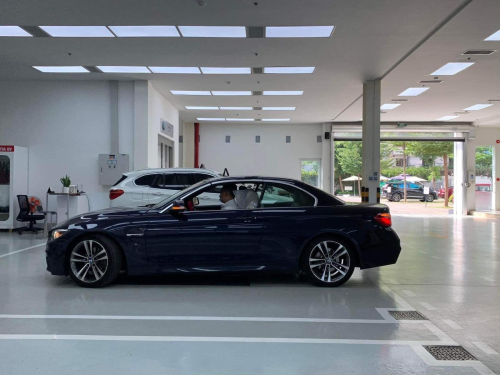 BMW 420i Convertible lúc chưa mở cửa BMW 420i Convertible lúc chưa mở cửa