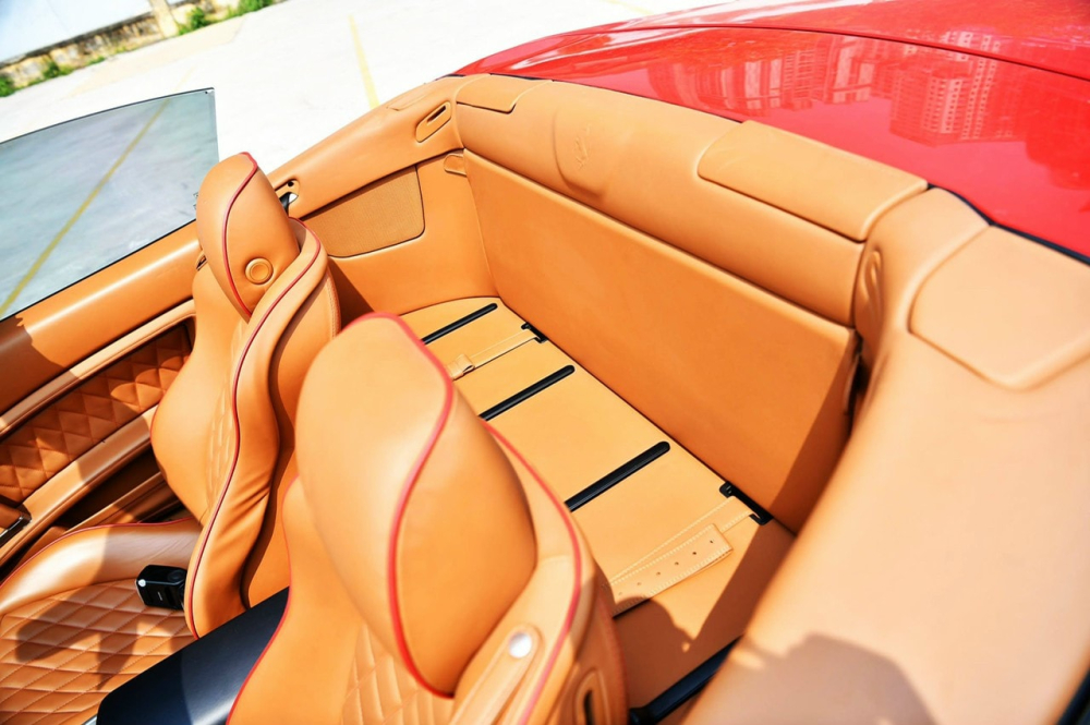 Siêu xe mui trần Ferrari California được ra mắt từ năm 2008 và đến nay luôn là mẫu xe Siêu xe mui trần Ferrari California được ra mắt từ năm 2008 và đến nay luôn là mẫu xe không tuổi trong dòng siêu xe mui trần của hãng xe ngựa chồm, năm 2017, hãng xe Ferrari đã khai tử dòng California để trình làng phiên bản kế tiếp mang tên Ferrari Portofino