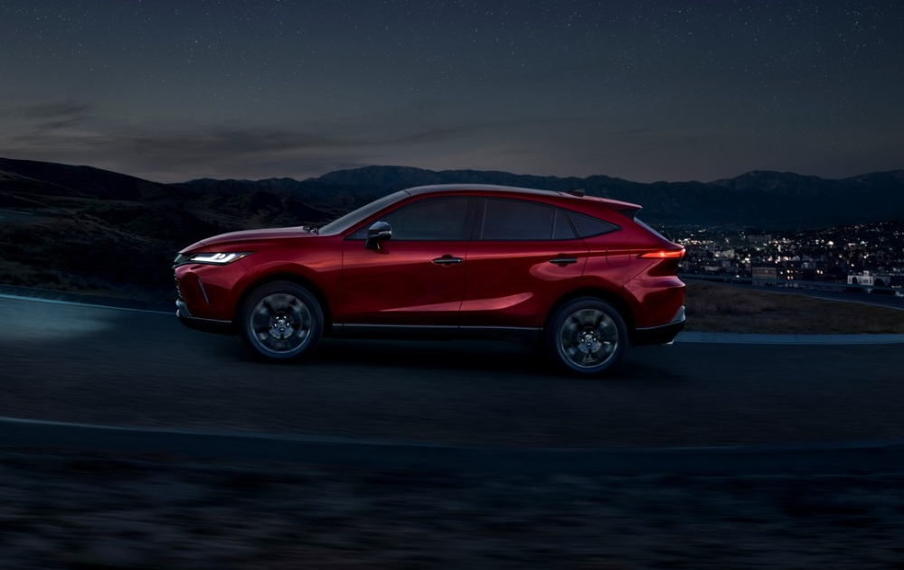 Toyota Venza Nightshade 2023 có nhiều chi tiết ngoại thất màu đen Toyota Venza Nightshade 2023 có nhiều chi tiết ngoại thất màu đen