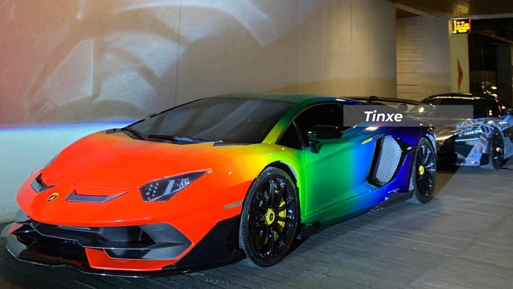 Cận cảnh siêu xe Lamborghini Aventador SVJ màu cầu vồng Cận cảnh siêu xe Lamborghini Aventador SVJ màu cầu vồng