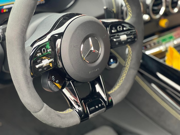 Cận cảnh vô lăng xe Mercedes-AMG GT R thứ 3 về nước Cận cảnh vô lăng xe Mercedes-AMG GT R thứ 3 về nước