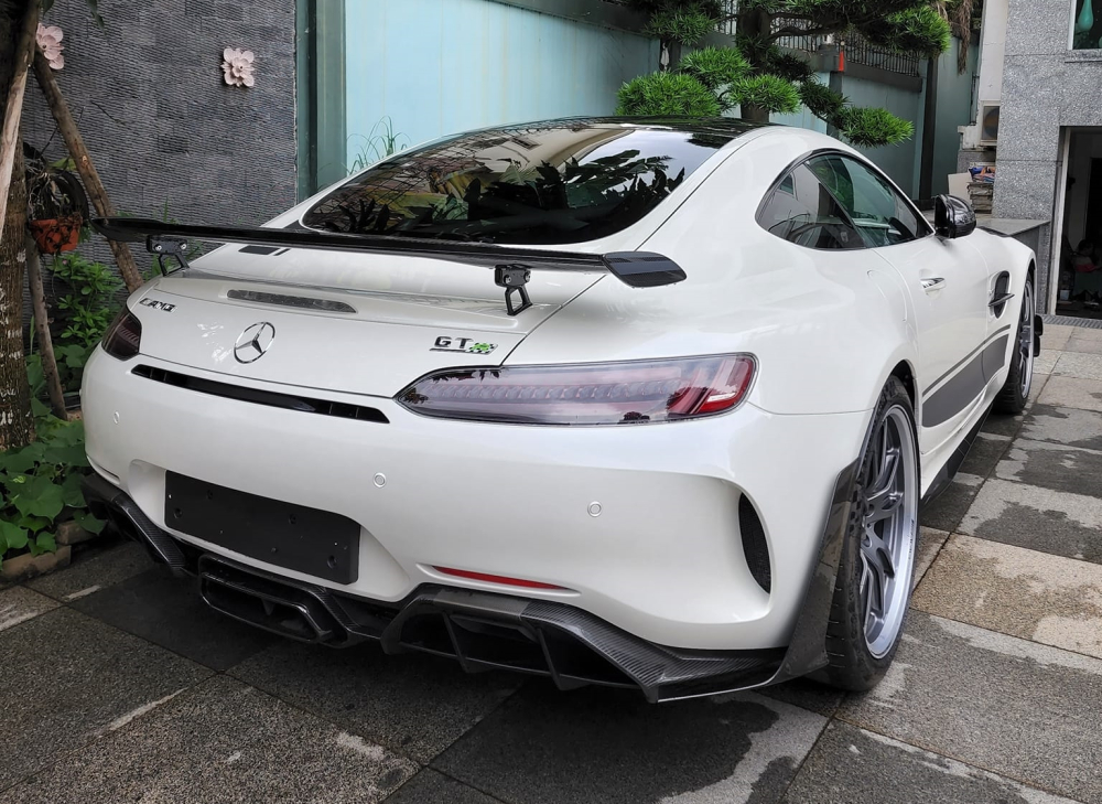 Còn đây là vẻ đẹp của đuôi xe Mercedes-AMG GT R Pro Còn đây là vẻ đẹp của đuôi xe Mercedes-AMG GT R Pro