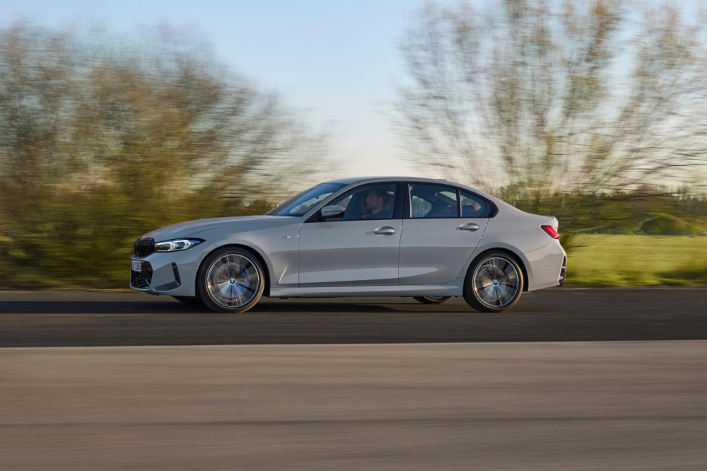 BMW 3-Series 2023 có thêm 2 màu sơn xám mới BMW 3-Series 2023 có thêm 2 màu sơn xám mới