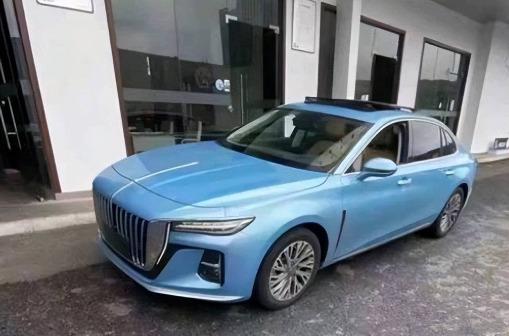 H5 - mẫu xe được mệnh danh tiểu Hồng Kỳ H9 - bị bắt gặp tr&ecirc;n đường phố