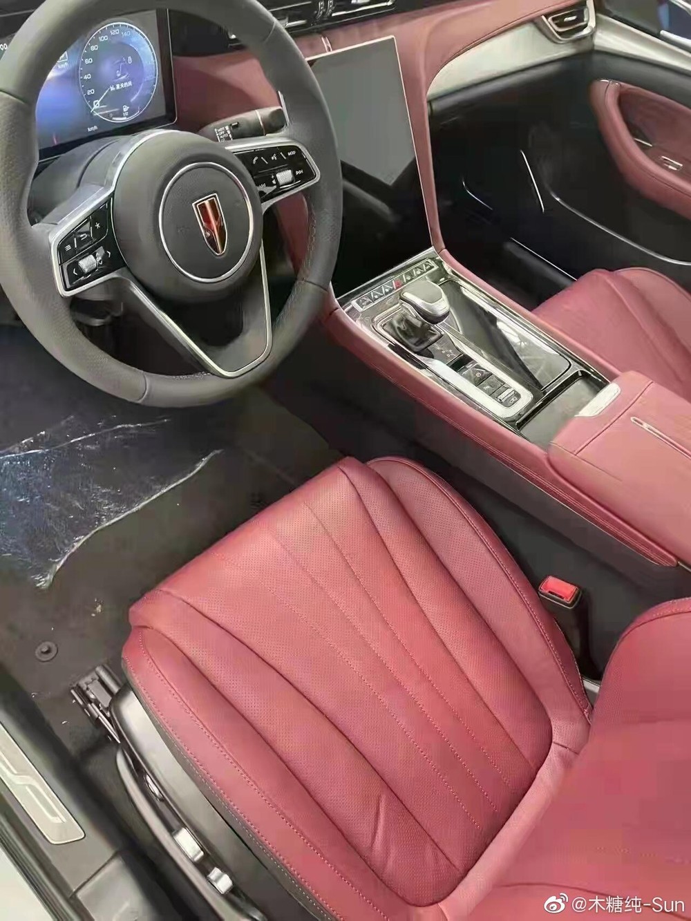 Nội thất của Hồng Kỳ H5 2022 được thiết kế ri&ecirc;ng, kh&ocirc;ng giống H9