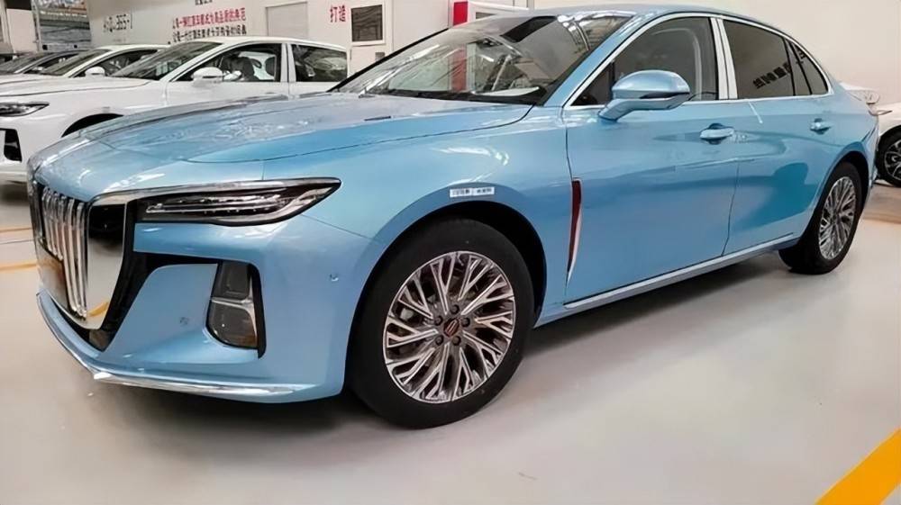 Hồng Kỳ H5 2022 c&oacute; k&iacute;ch thước kh&aacute; lớn so với những mẫu sedan hạng D truyền thống