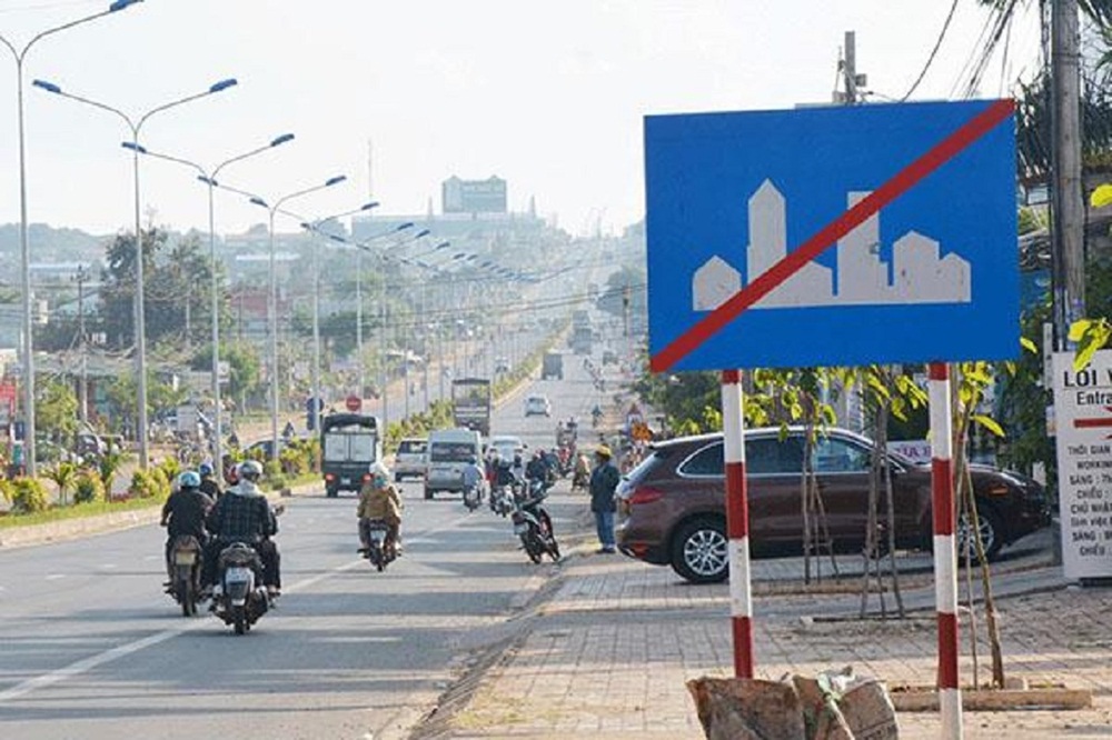 Chỉ khi nào thấy biển hết khu vực đông dân cư này thì các tài xế mới được tăng tốc. Chỉ khi nào thấy biển hết khu vực đông dân cư này thì các tài xế mới được tăng tốc.