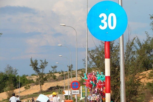 Biển báo tốc độ tối thiểu cho phép Biển báo tốc độ tối thiểu cho phép