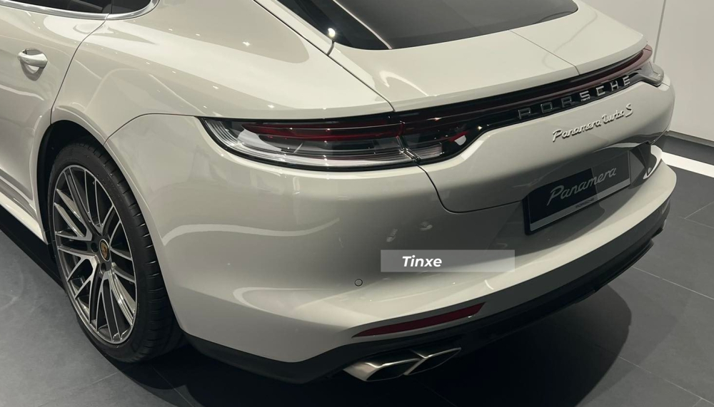  Và phía sau Porsche Panamera Turbo S 2022 có đèn hậu LED hoàn toàn mới