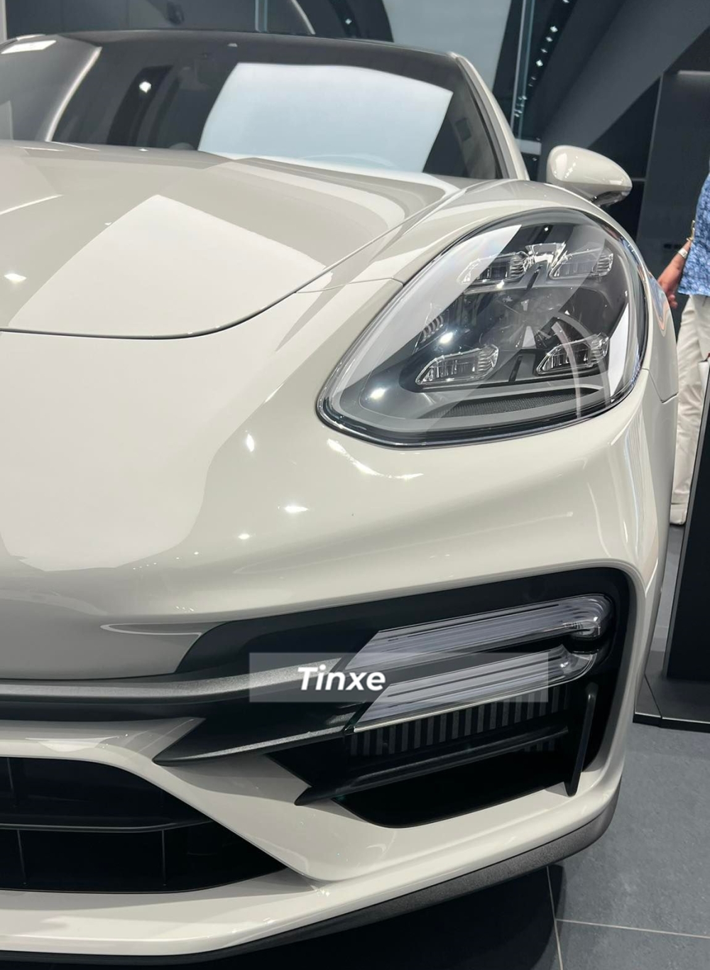 Hiện chiếc coupe 4 cửa hạng sang Porsche Panamera bản nâng cấp mới nhất đã được phân phối chính hãng tại Việt Nam với 7 phiên bản khác nhau và đắt nhất cũng như có động cơ hủy diệt chính là mẫu xe Porsche Panamera Turbo S cũng đã được mang về nước để phục vụ khách hàng Việt nhưng chưa rõ danh tính của chủ nhân xe.